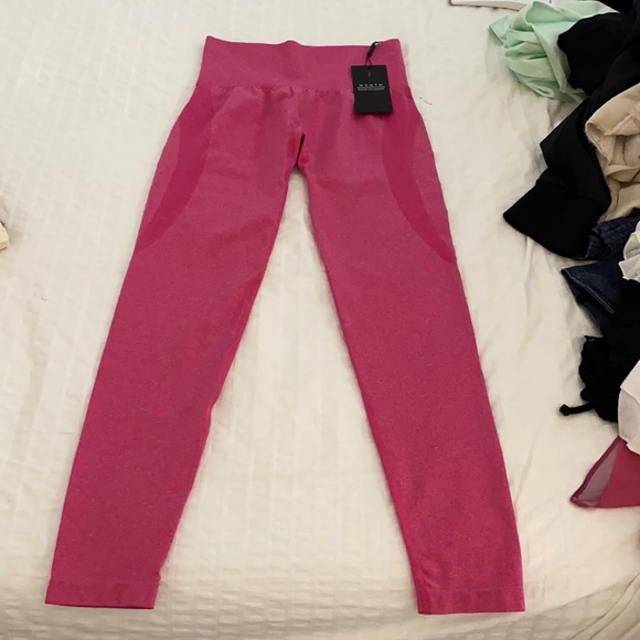 NVGTN Pants - NVGTN Leggings in Fushia